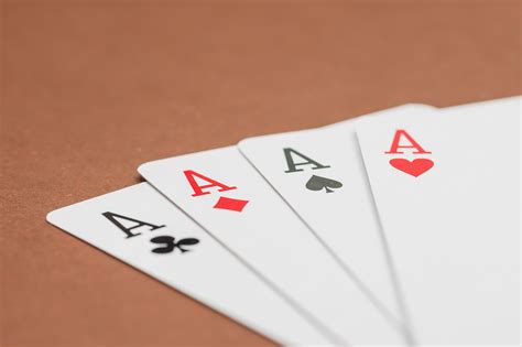 Quatro ases de mão de poker